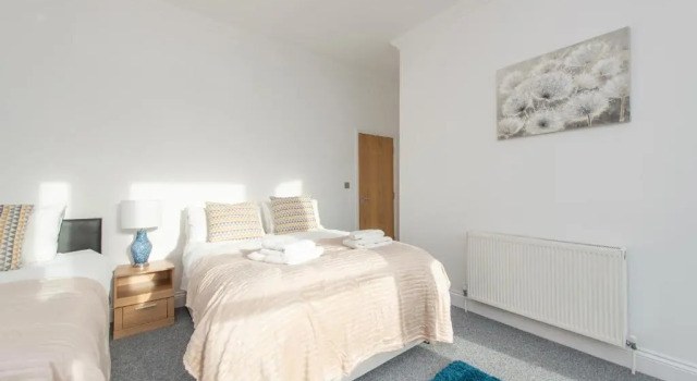 Апартаменты с 2 комнатами Luxury Granada Apartments - 1 & 2 bed FLATS Perfect for Contractors, Family, Students near Seafront