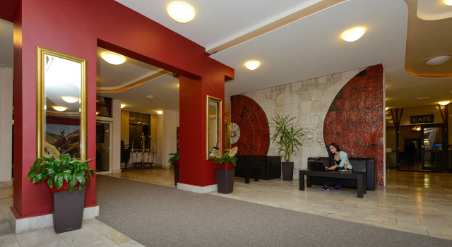 Hotel Slovan, Rezervovat Hotel Hotely v Prešovský kraj s parkováním, Parkování