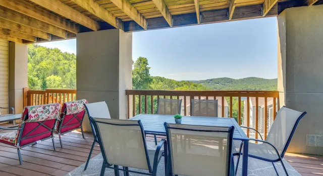 Апартаменты 1 Mi to Silver Dollar City! Lake-view Family Haven