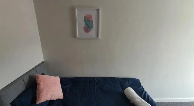 Room in Guest Room - Spacious Single Room in Stoke, Забронировать Гостевой дом Отели Сток-он-Трента с парковкой, рядом с Театр Regent, Парковка