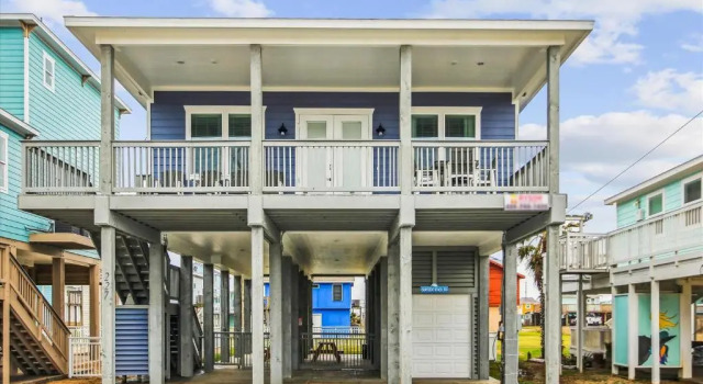 Sandy Cheeks Surfside by Ryson Vacation Rentals, Book Hotel Hoteller i Surfside Beach med parkering, Parkering