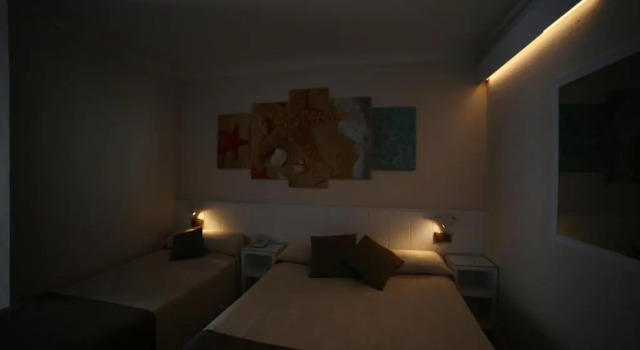 Трёхместный номер Standard с балконом Hotel Medium Claramar