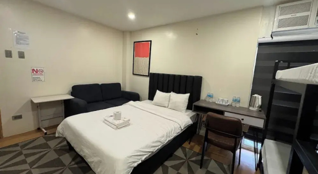 Номер Standard The Circuit Manor Hotel near Ayala Malls Circuit