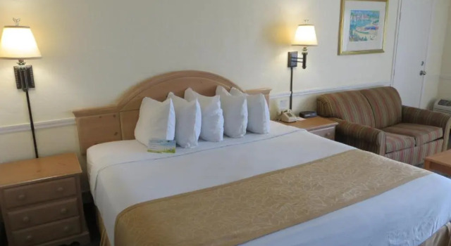 Номер Standard с видом на океан Days Inn by Wyndham Daytona Oceanfront