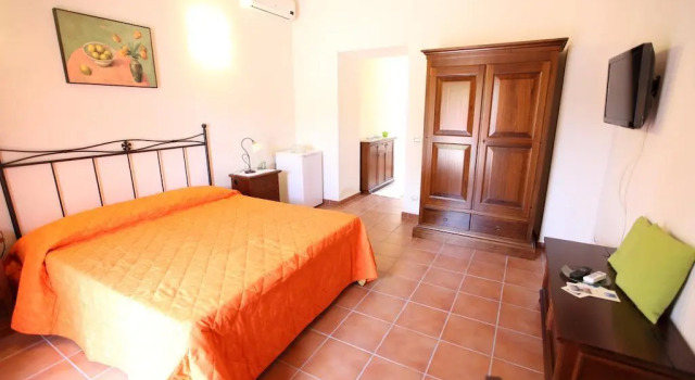 Agriturismo Serrafiori, Забронировать Отель Бизнес-отели Долины Ното, 4* 5*