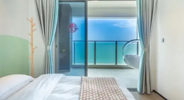 Четырёхместный люкс с 2 комнатами с балконом и с видом на море Xinhai Sea View Swimming Pool Villa（Poly Jinchowan Store）