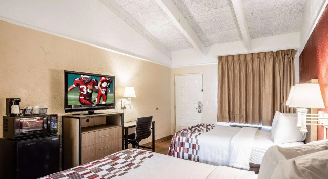 Четырёхместный номер Deluxe Red Roof Inn Tampa Bay - St. Petersburg