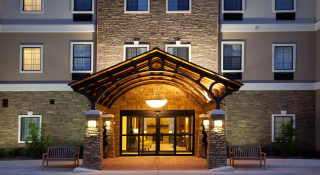Staybridge Suites San Antonio Sea World by IHG, Забронировать Отель Сан-Антонио Bexar County, рядом с Santa Rosa Family Health Center