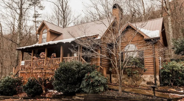 Parkside Haven 2 Br cabin by RedAwning