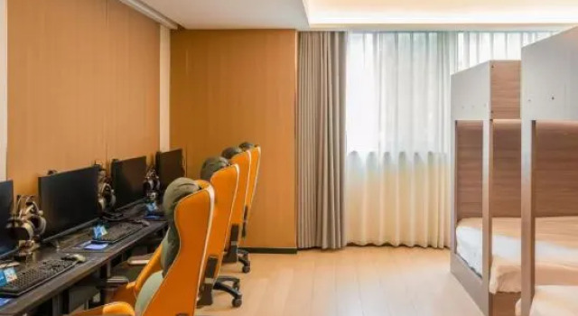 Кровать в общем номере WanYoo Esports Hotel (Yixing Huanke Park Gui Street)