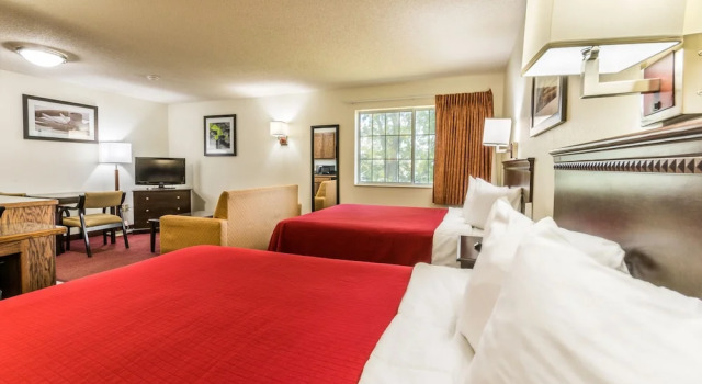 Четырёхместный полулюкс Wamego Inn and Suites