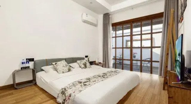 Двухместный номер Standard с балконом Yiyun Boutique Inn (Tongli Juepin Design)