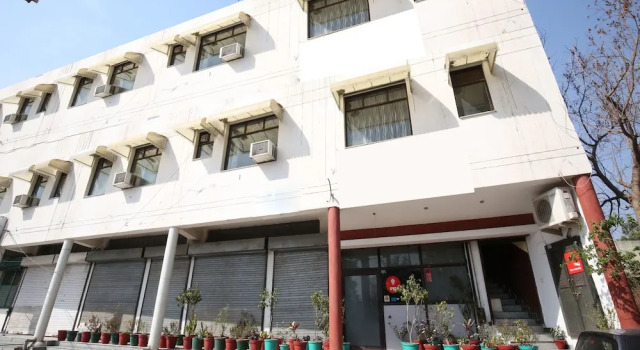 OYO 1234 Hotel Neelkamal, Rezerwuj Hotel Panchkula Delhi