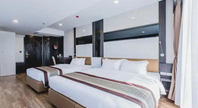 Полулюкс Golden Jomtien Beach Hotel