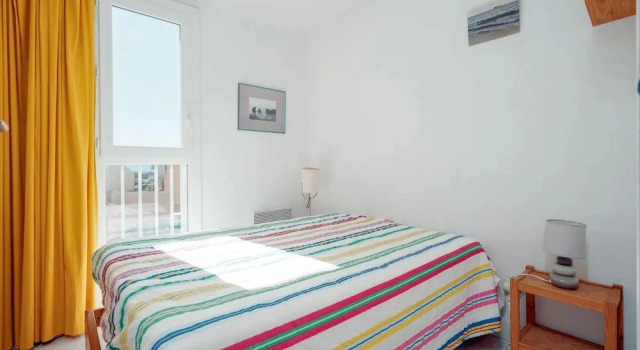 Serene Port-side Living in Agde, Book Lejlighed Agde Canal du Midi