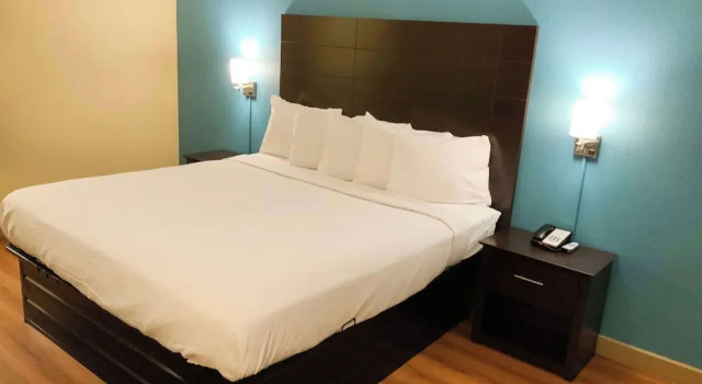 Двухместный номер Standard Days Inn by Wyndham Troy IL