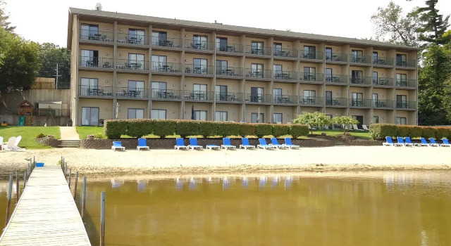 Beachfront Hotel Houghton Lake, Varaa Hotelli Houghton Lake Michigan