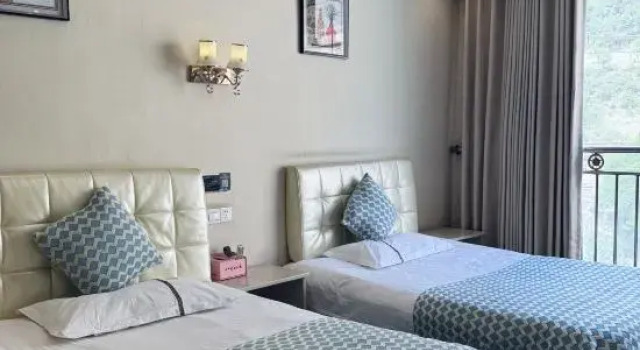 Семейный люкс Deluxe с красивым видом из окна Yajiang Zhangyu Business Hotel