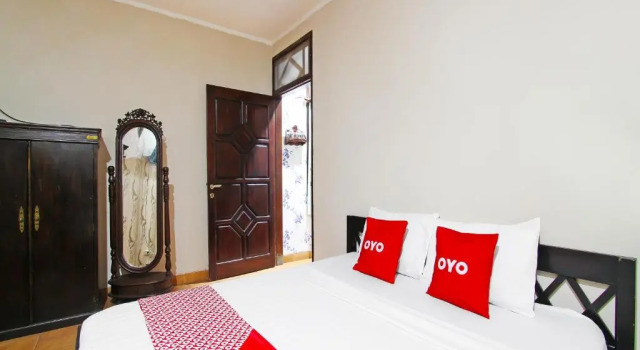 Люкс Deluxe Trihakso Guest House near Kaliurang RedPartner