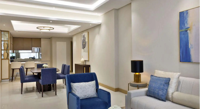 Люкс с балконом Hilton Bahrain City Centre Hotel & Residences