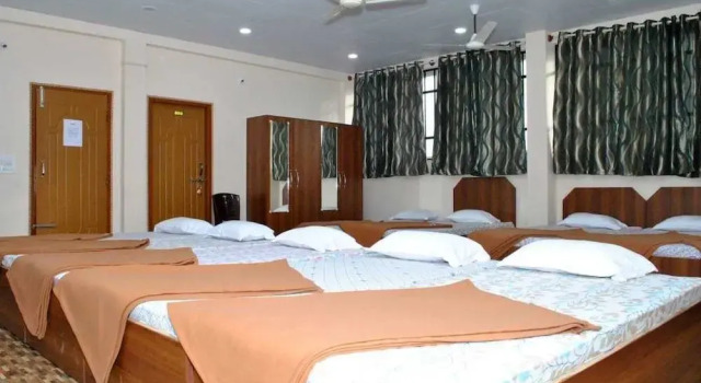 Iroomz Royal Inn, Забронировать Отель Отели Coorg 3 звезды, 3*