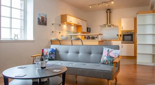 Spacious Flat In Converted Sugar Store, Prenota Appartamento Edimburgo 