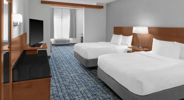 Двухместный люкс с видом на улицу Fairfield Inn and Suites by Marriott Calhoun