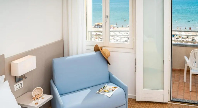Трёхместный номер Standard seafront Hotel Astor