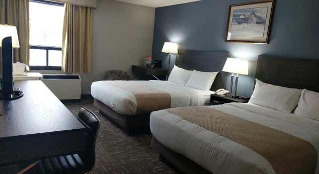 Crestwood Hotel, Book Hotel Hoteller i Hinton med parkering, Parkering