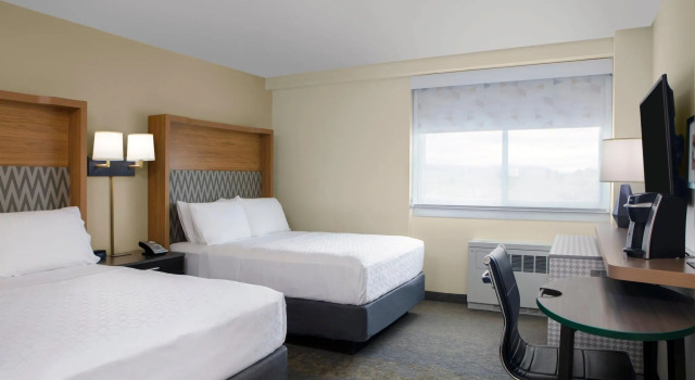 Четырёхместный номер Standard Holiday Inn Binghamton Downtown by IHG