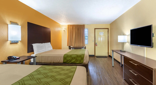 Четырёхместный номер Standard Econo Lodge Nashville North