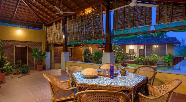 SaffronStays Sohana By The River, Karjat, Varaa Hotelli Hotellit New Delhi uima-altaalla, Uima-allas