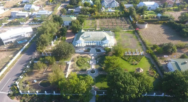 Апартаменты Merindol Manor