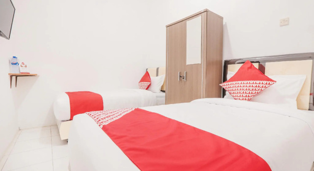 Двухместный номер Standard RedDoorz near Esa Unggul University Jakarta Campus