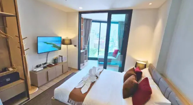 27Edge Luxury King Room. Prime Location in Pattaya. Surrounded by bustling areas