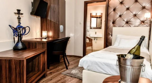 Simbad Hotel & Bar, Book Hotel Hoteller i Western Transdanubia med parkering, Parkering