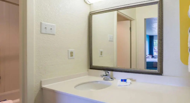 Номер Motel 6-Spring Hill, FL - Weeki Wachee