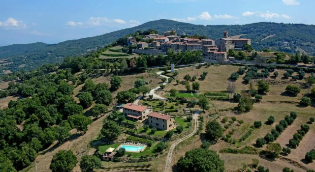 Villa I Due Casali, Rezerwuj Willa Hotele w Preggio z parkingiem, Parking