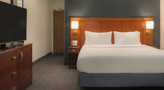Двухместный номер Standard Courtyard by Marriott Louisville East