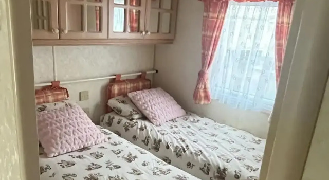 2 Bedroom Caravan - Sleeps 6 - Parking, Seaside
