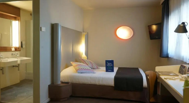 Четырёхместный номер Superior Campanile Paris CDG Airport Villepinte