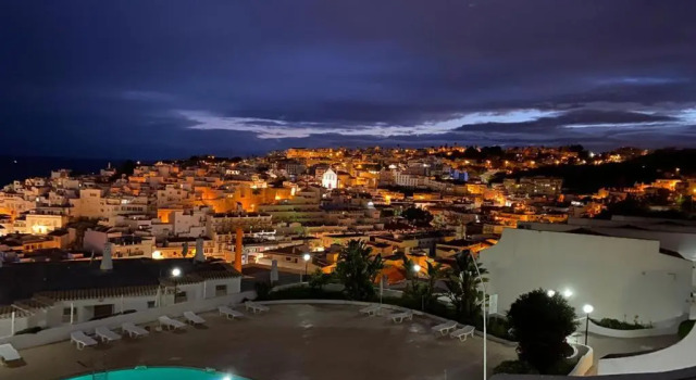 Апартаменты Luxurious Seaview Apartment with pool 5min Beach