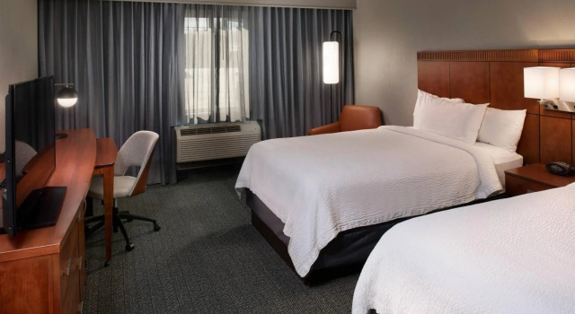 Fairfield Inn & Suites Phoenix Midtown, Забронировать Отель Отели Финикс 3 звезды, рядом с Больница и медицинский центр Святого Иосифа, 3*