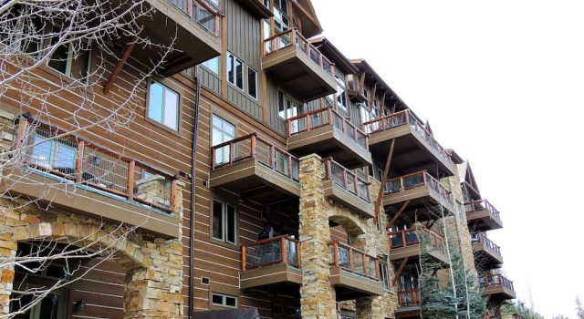 Premier 2 Bedroom Ski in, Ski out Vacation Rental at the Timbers With the Best Access to Skiing in Keystone, Забронировать Отель Отели Кистон с бассейном, Бассейн