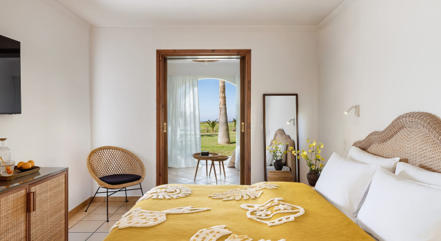 Номер Cabana с видом на поля семейный Grecotel Casa Paradiso