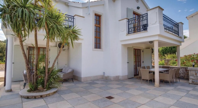 Stunning Home in Sveti Jakov With Sauna, Wifi and 3 Bedrooms, Varaa Hotelli Hotellit Kvarner Islands uima-altaalla, Uima-allas