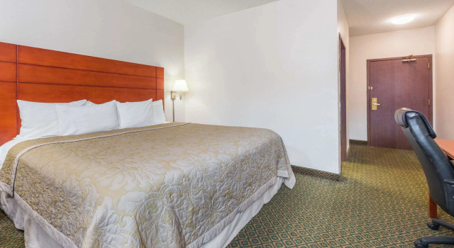 Двухместный номер Standard Super 8 by Wyndham St Charles