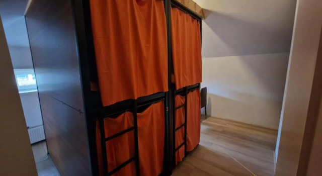 Кровать в общем номере (женский номер) Recharge Hostel