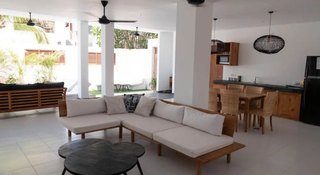 Ohanas Beachfront Resort & Beach Club, Забронировать Курортный отель Отели Лембонган с парковкой, рядом с Пляж Нуса Лембонган, Парковка