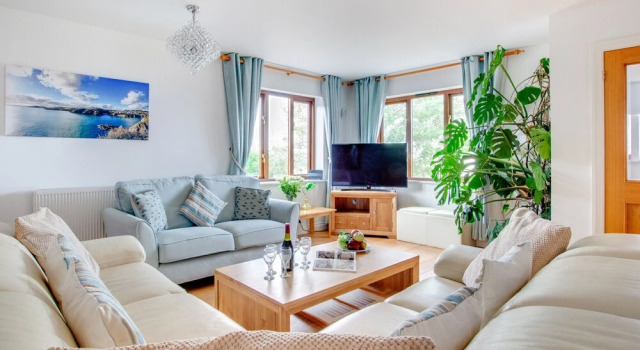Comfortable, Bright Holiday Home With Private Garden in the South of Cornwall, Забронировать Отель Отели Англии 3 звезды, 3*